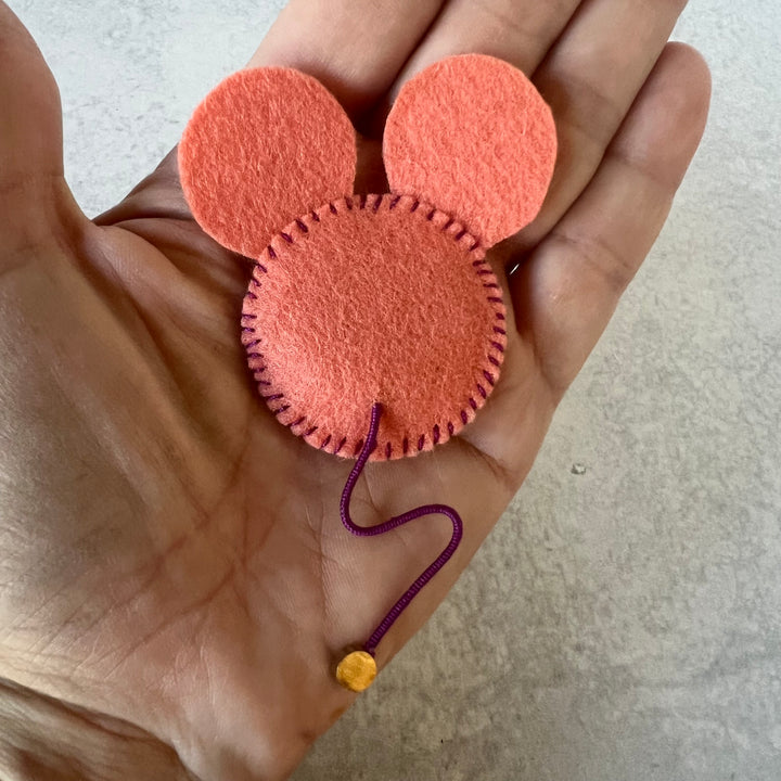 Mouse Needle Holder