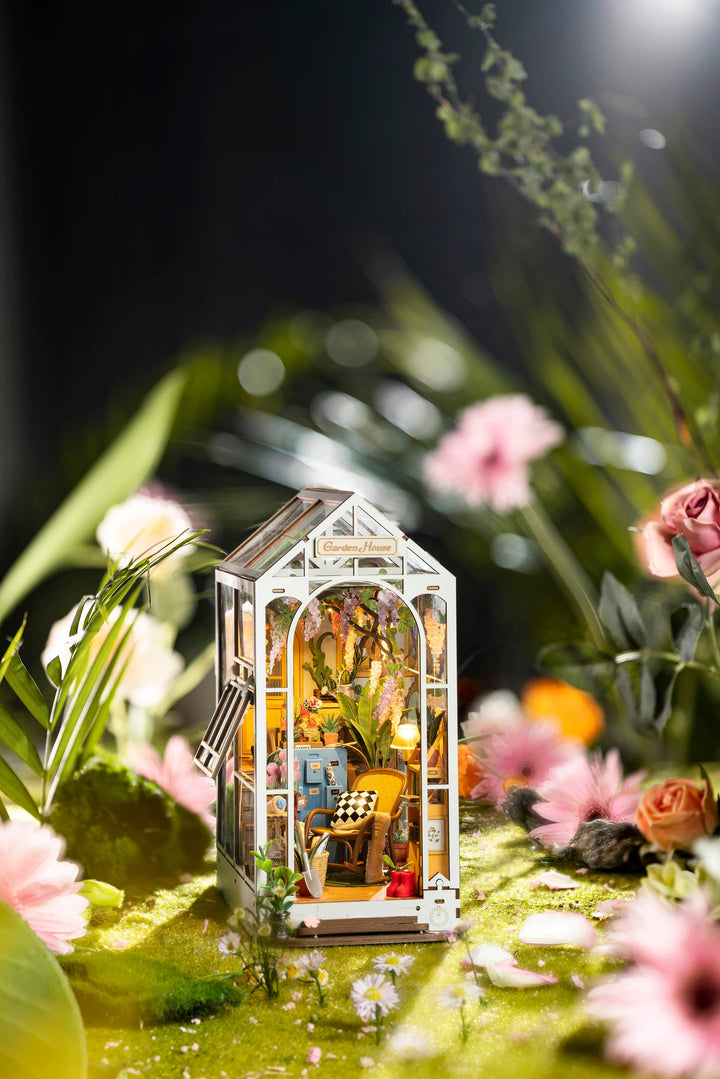 DIY Book Nook Kit: Garden House