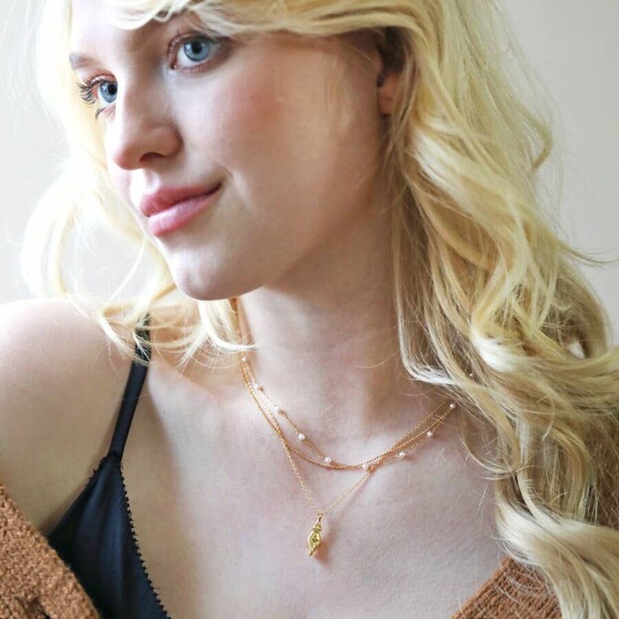 Feminine Figure Pendant Necklace in Gold