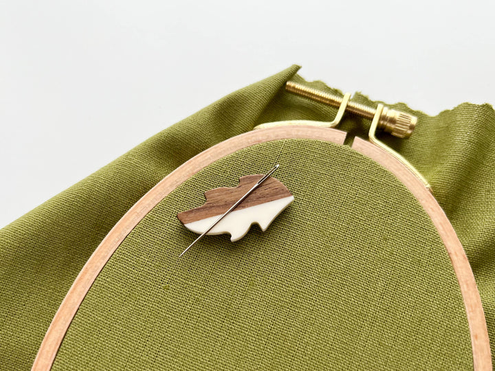 Leaf Magnetic Needle Minder