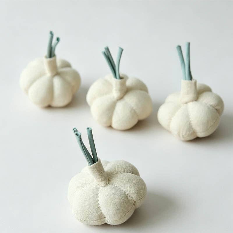 Refined Artistic Stuffed Fabric Garlic Daily Brooch