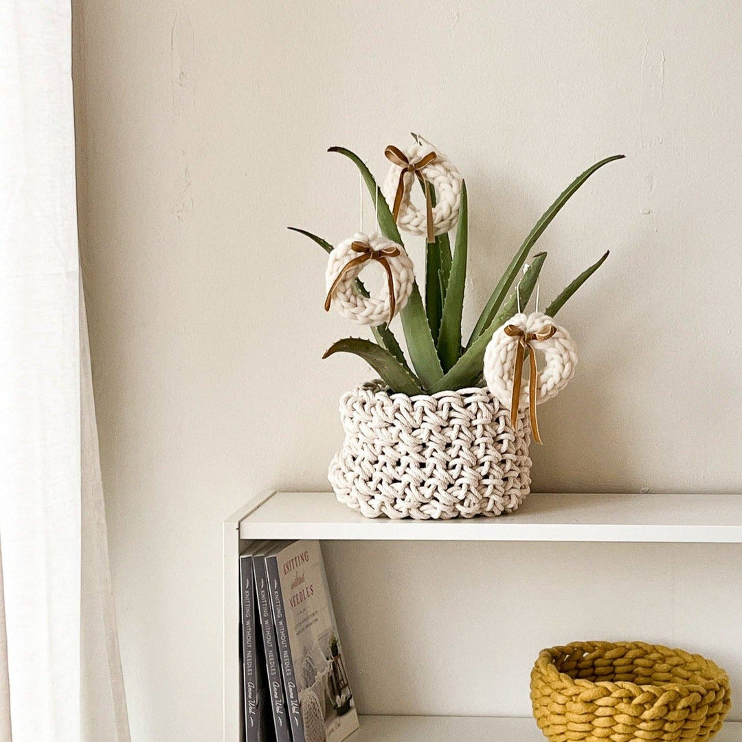 Holiday Wooly Wreath Ornament Kit