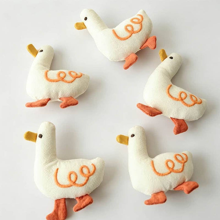 Refined Playful Embroidery Duck Daily Fashion Brooch