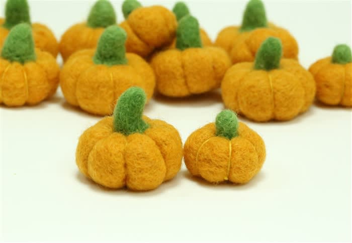 Mini Felt Pumpkins