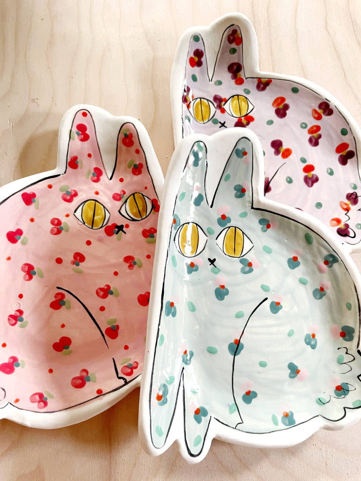 Adorable Sitting Bunny Plate