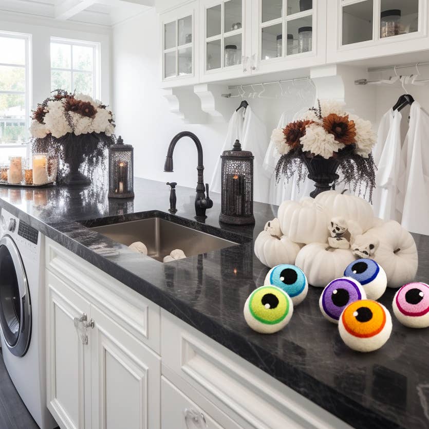 Pink Eerie Eyeballs (Eco Dryer Balls