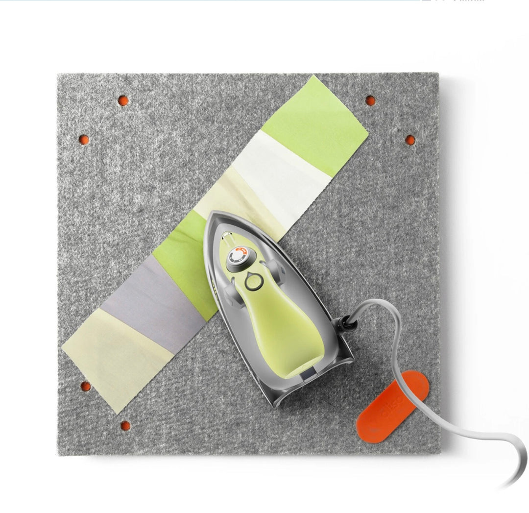 Oliso Mini Iron With Trivet Pistachio