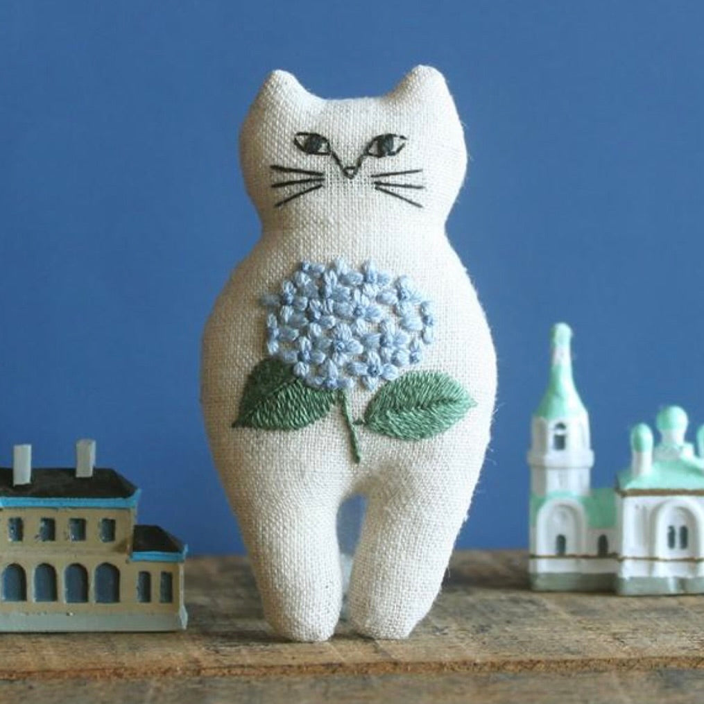 Nekogao Embroidery Kit - Hydrangea Cat