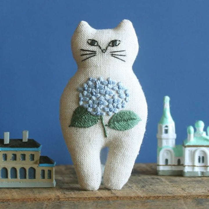 Nekogao Embroidery Kit - Hydrangea Cat