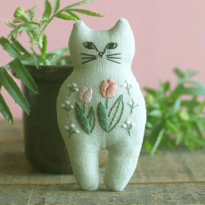Nekogao Embroidery Kit - Tulips Cat