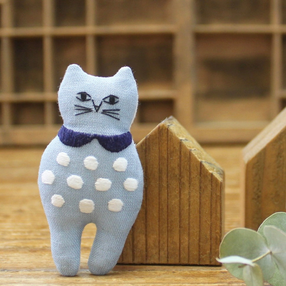 Nekogao Embroidery Kit - Polka Dot Cat