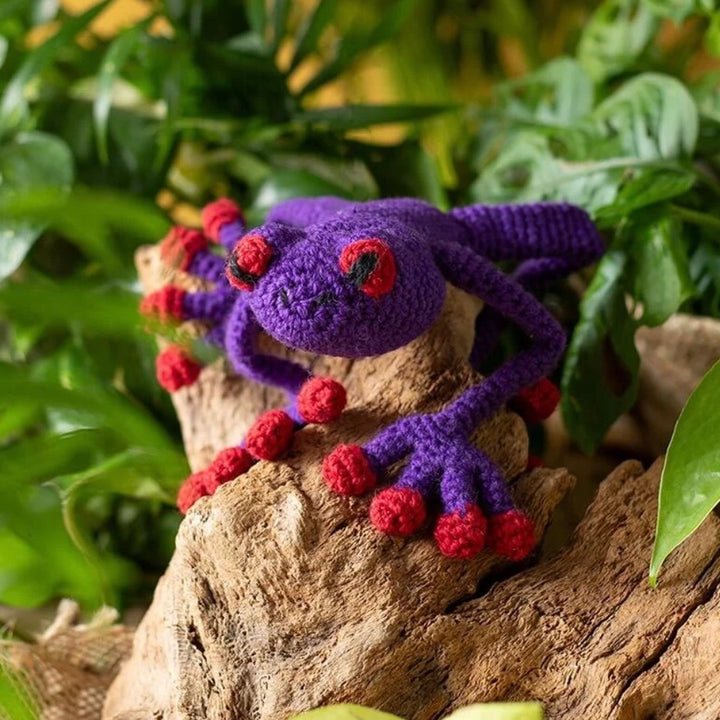 Gretchen the Tree Frog Crochet Kit