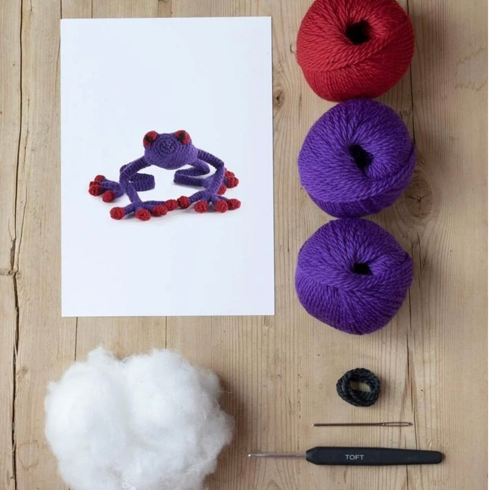 Gretchen the Tree Frog Crochet Kit