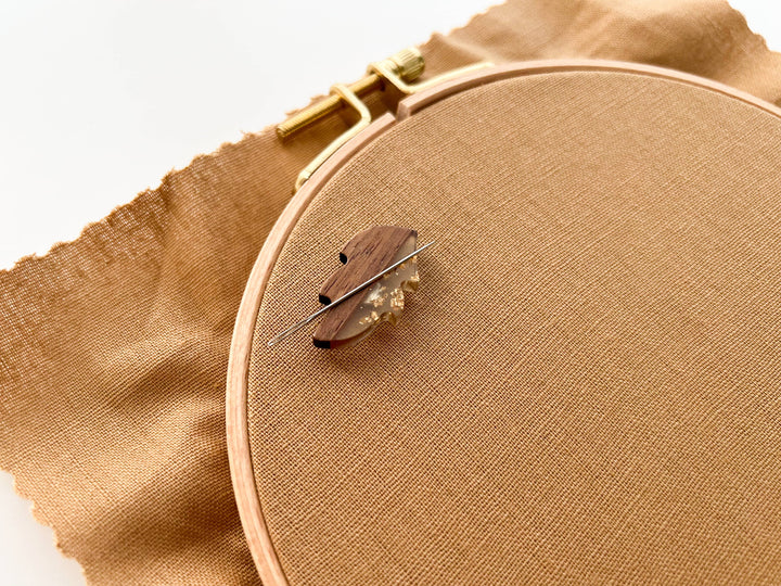 Leaf Magnetic Needle Minder