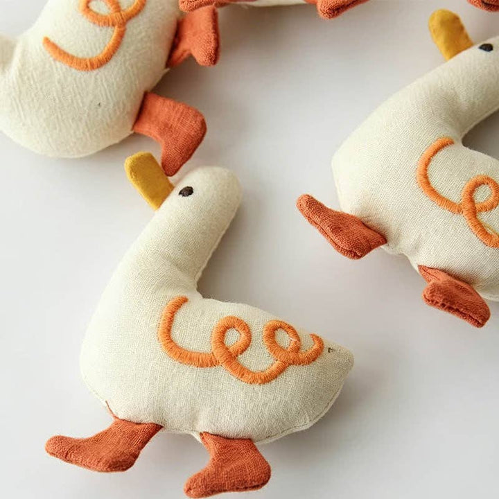 Refined Playful Embroidery Duck Daily Fashion Brooch